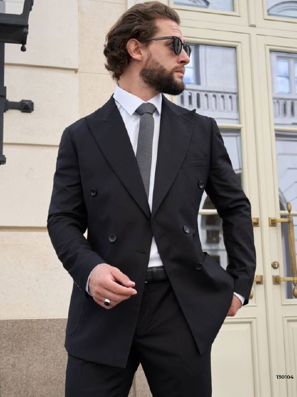 Иногда бывают такие случаи в жизни мужчины, когда без торжественного костюма не обойтись 😎